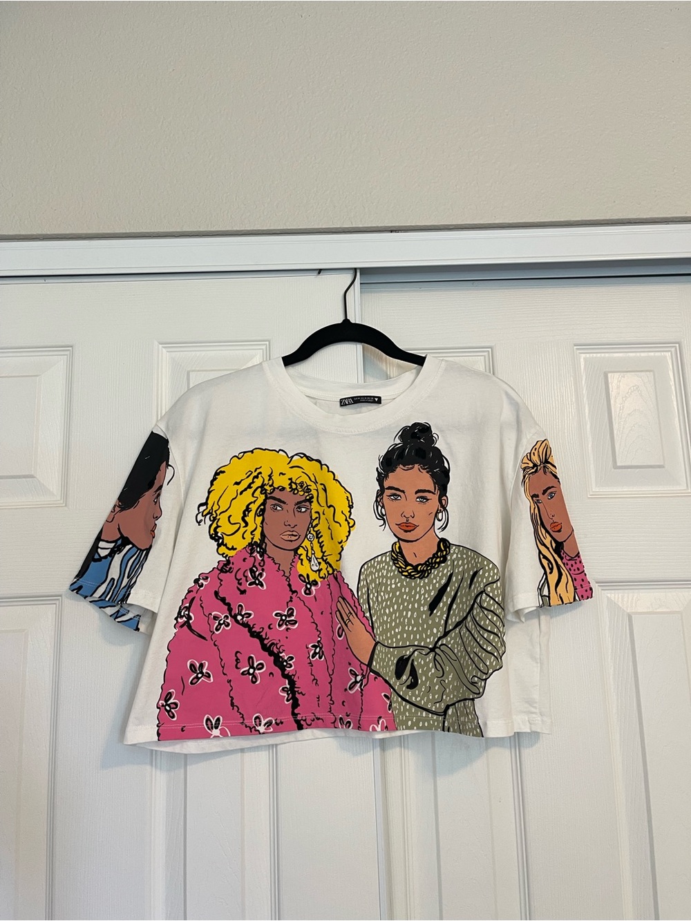 ZARA Graphic Cropped Women’s Tee